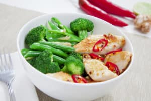Grilled chilli chicken with steamed broccoli
